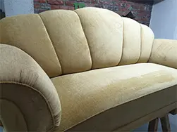 Biedemeier-Couch gelb