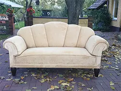 Biedemeier-Couch gelb